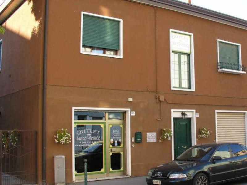 Outlet Sweet Venice Mestre Bagian luar foto